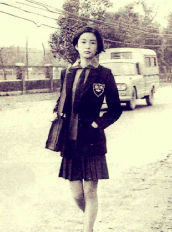 大S晒昔日与金城武合影长腿吸睛