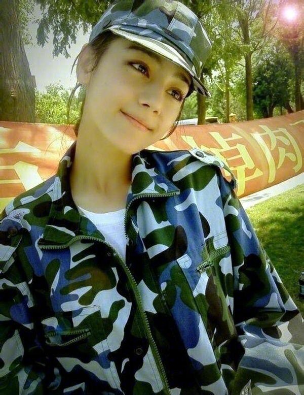 大S晒昔日与金城武合影长腿吸睛