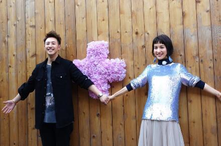 潘玮柏吴昕快本合体牵手唱歌超甜蜜&nbsp;无尾熊CP甜蜜合照大曝光