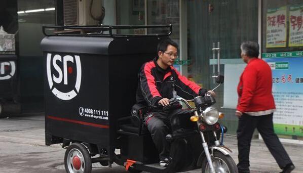 快递小哥华丽逆袭：5年间变身飞行员