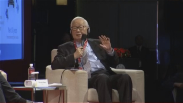 “芯片大王”张忠谋驳斥Intel：摩尔定律将不再有效