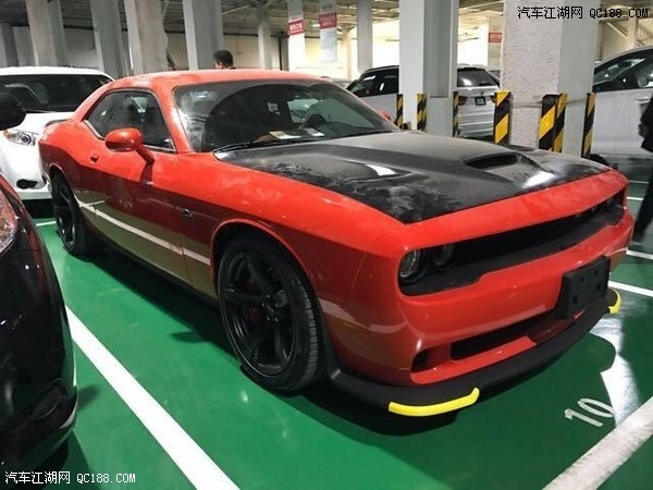 17款3.6升道奇挑战者8.4寸屏天窗V6试驾
