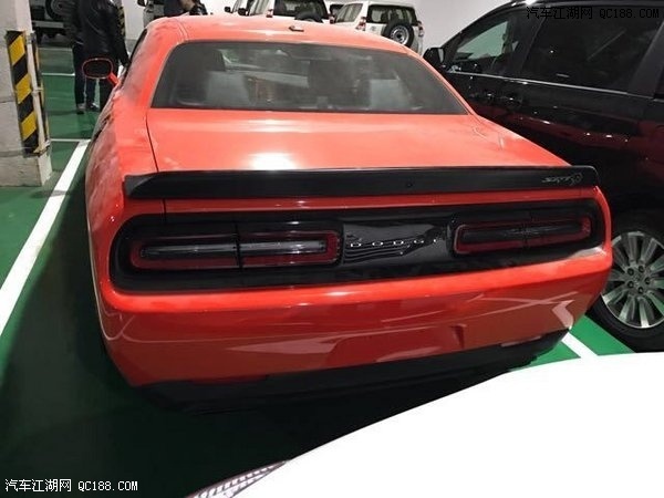 17款3.6升道奇挑战者8.4寸屏天窗V6试驾