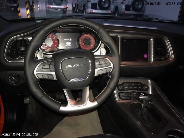 17款3.6升道奇挑战者8.4寸屏天窗V6试驾