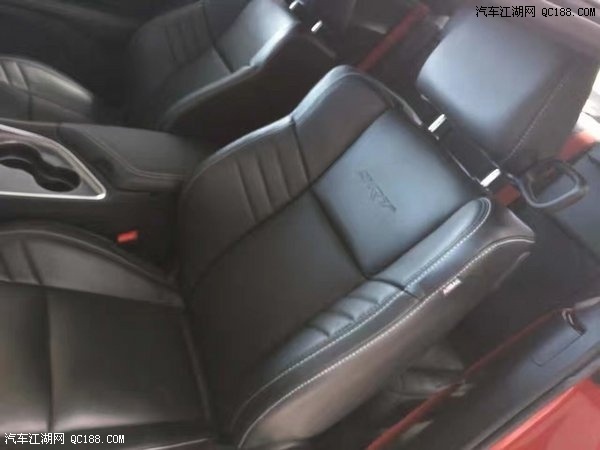 17款3.6升道奇挑战者8.4寸屏天窗V6试驾