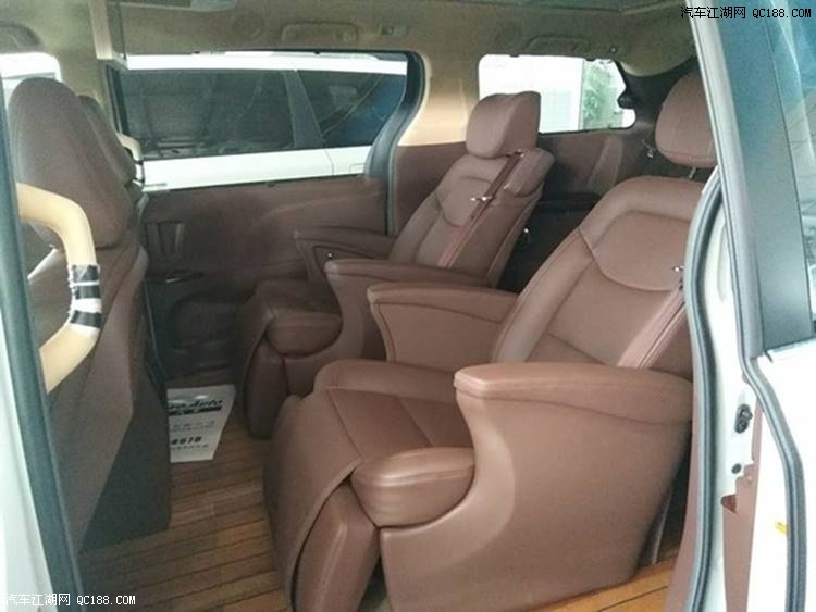 17款丰田塞纳两驱/四驱加版配置详细介绍