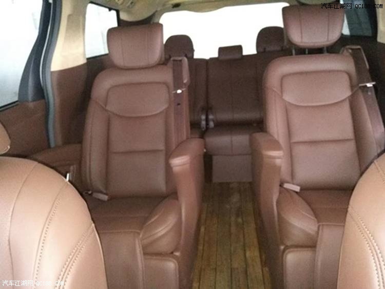 17款丰田塞纳两驱/四驱加版配置详细介绍