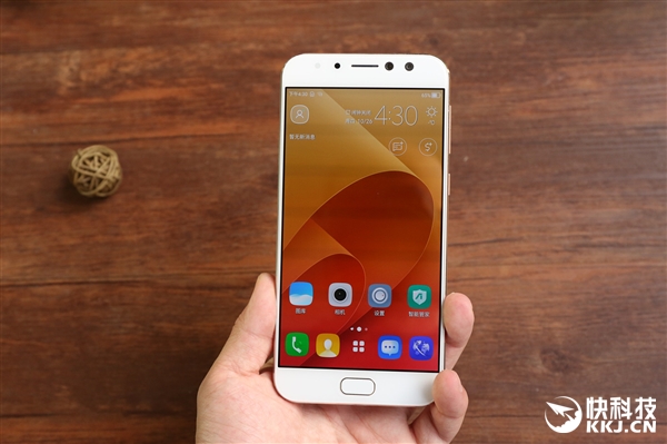 华硕ZenFone 4 Selfie Pro开箱图赏:首款前置双摄