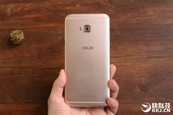 华硕ZenFone 4 Selfie Pro开箱图赏:首款前置双摄