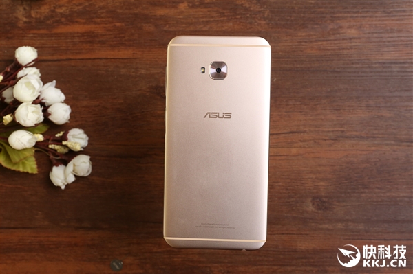 华硕ZenFone 4 Selfie Pro开箱图赏:首款前置双摄