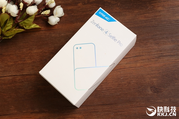 华硕ZenFone 4 Selfie Pro开箱图赏:首款前置双摄