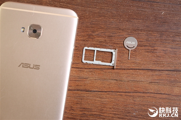 华硕ZenFone 4 Selfie Pro开箱图赏:首款前置双摄