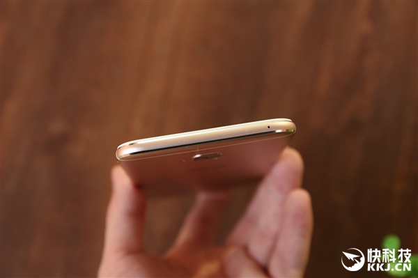 华硕ZenFone 4 Selfie Pro开箱图赏:首款前置双摄