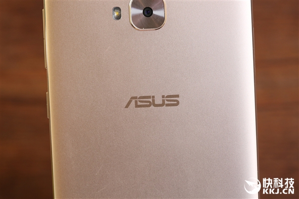 华硕ZenFone 4 Selfie Pro开箱图赏:首款前置双摄