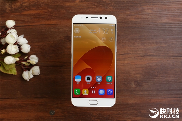 华硕ZenFone 4 Selfie Pro开箱图赏:首款前置双摄