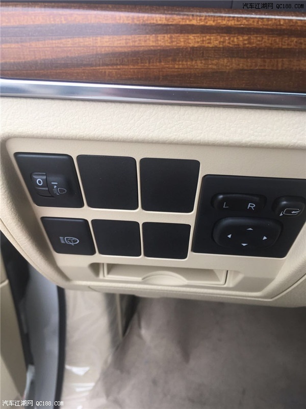 2017款酷路泽4000中东版城市越野车价格