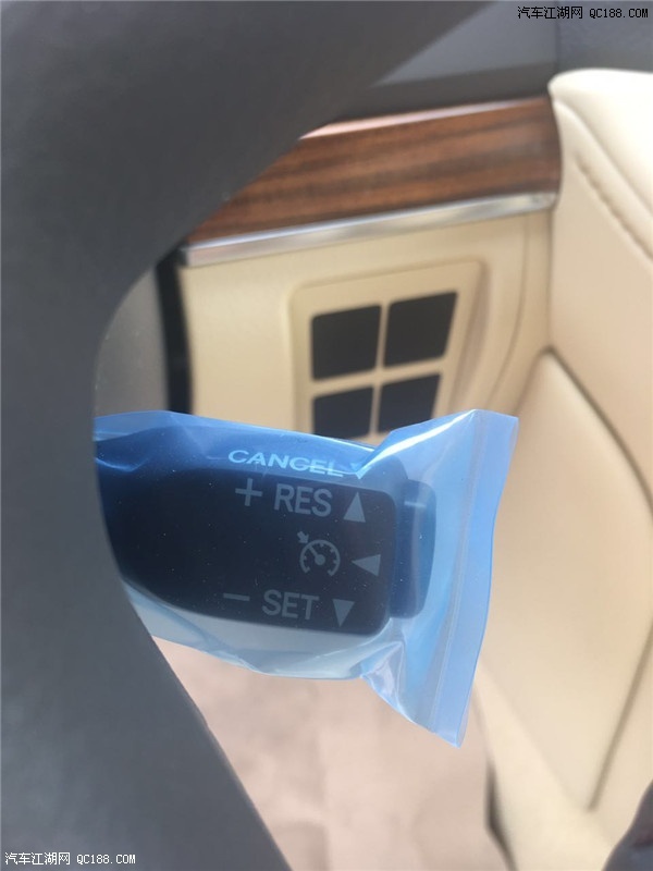 2017款酷路泽4000中东版城市越野车价格