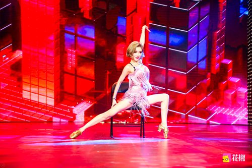 她比赵丽颖美，比蔡依林会跳舞，却因为一件事被学生妹比下去，真相令人唏嘘…