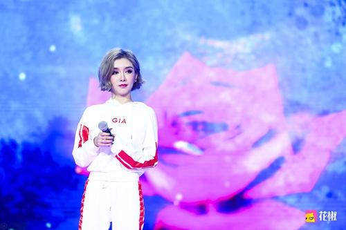 她比赵丽颖美，比蔡依林会跳舞，却因为一件事被学生妹比下去，真相令人唏嘘…