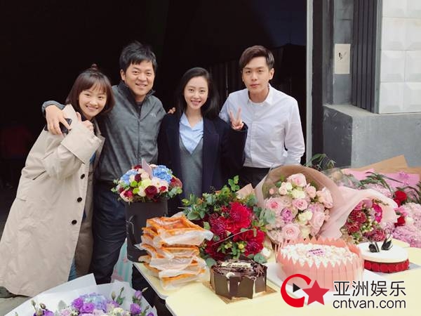 张天爱吃泡面过生日获粉丝心疼 订购万元大闸蟹为爱豆庆生