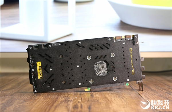 耕升GTX 1070Ti追风开箱图赏：猩红散热器吸睛