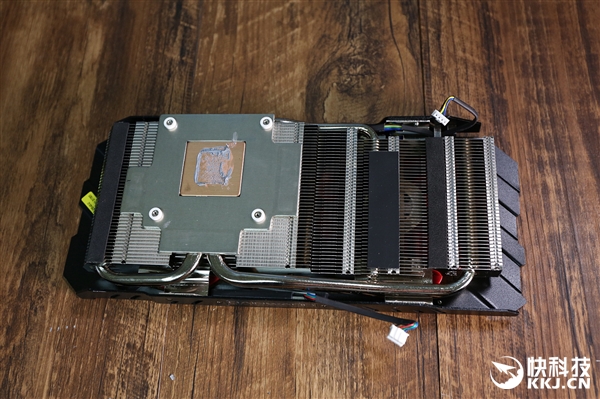 耕升GTX 1070Ti追风开箱图赏：猩红散热器吸睛