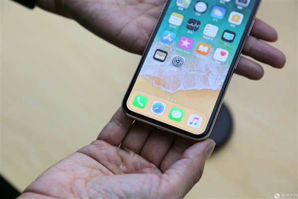 iPhone X国行海量图赏:大刘海真没法忍