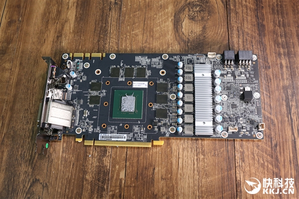 耕升GTX 1070Ti追风开箱图赏：猩红散热器吸睛