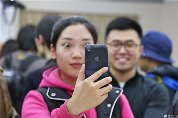 iPhone X国行海量图赏:大刘海真没法忍