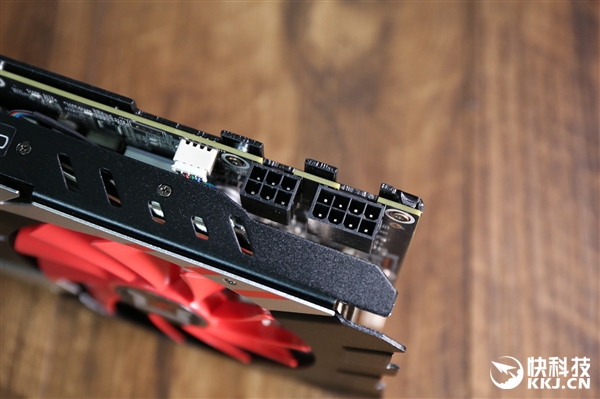 耕升GTX 1070Ti追风开箱图赏：猩红散热器吸睛