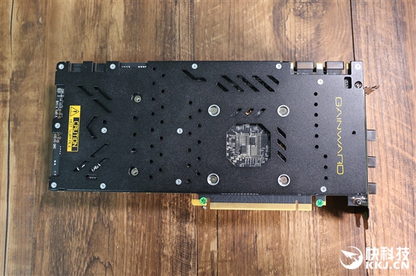 耕升GTX 1070Ti追风开箱图赏：猩红散热器吸睛