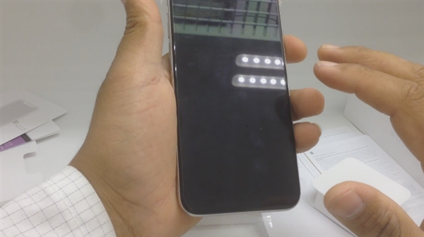 全球首个iPhone X用户开箱来了：开机体验越用越爱！