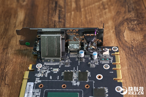 耕升GTX 1070Ti追风开箱图赏：猩红散热器吸睛