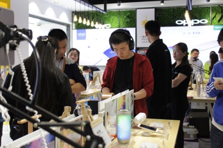 业内首次！苏宁门店买手机可享“7天无理由退货”