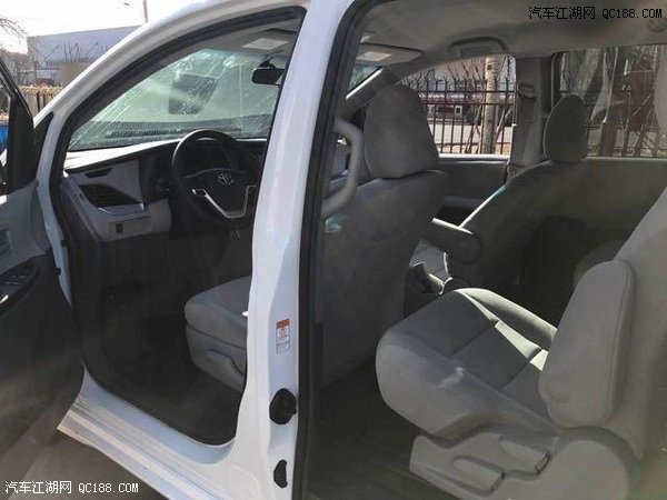 17款加版丰田塞纳3.5L商务MPV最新价格