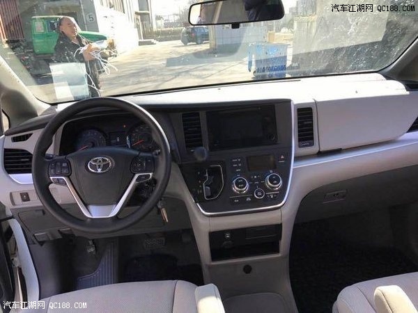 17款加版丰田塞纳3.5L商务MPV最新价格