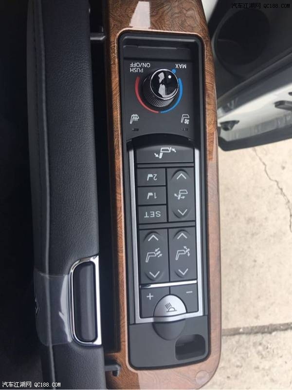 18款丰田埃尔法中东版豪华商务MPV报价