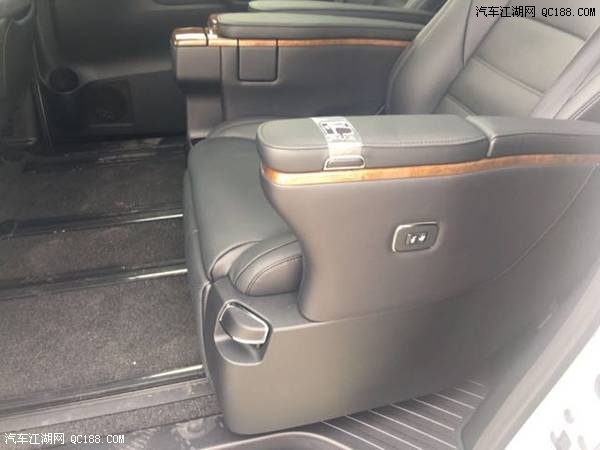 18款丰田埃尔法中东版豪华商务MPV报价