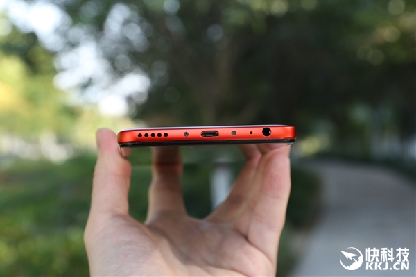 魅蓝Note 6猩焰红开箱图赏：千元机颜值巅峰