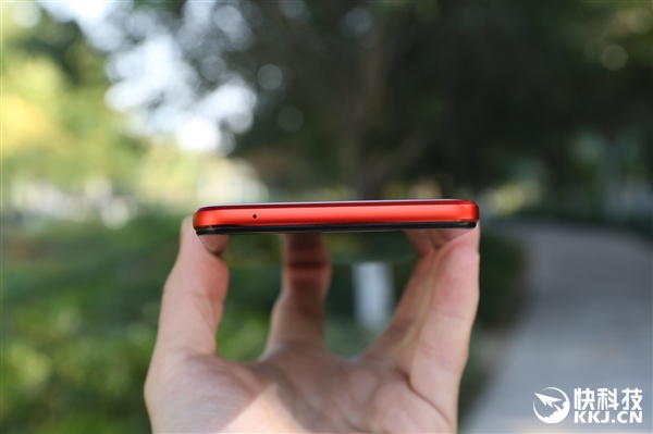 魅蓝Note 6猩焰红开箱图赏：千元机颜值巅峰