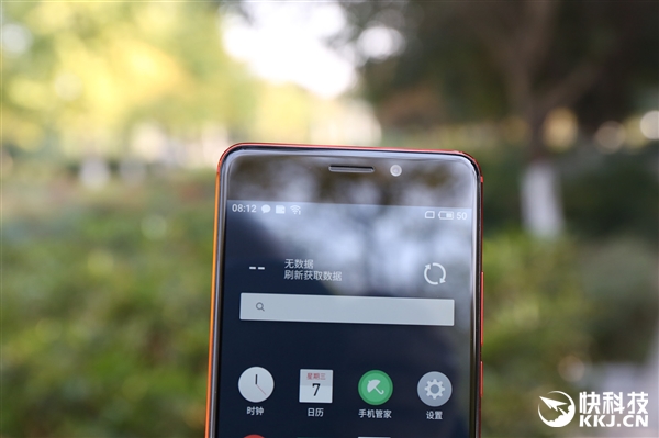 魅蓝Note 6猩焰红开箱图赏：千元机颜值巅峰