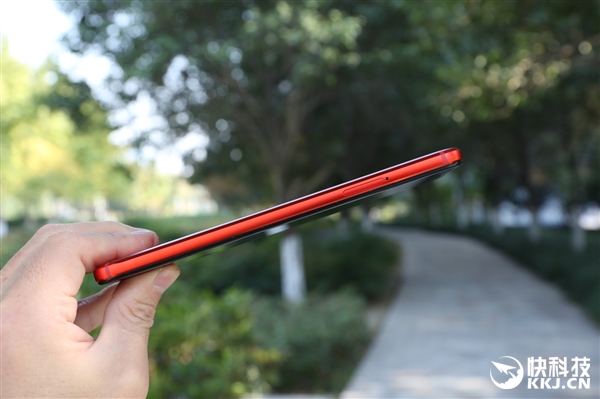 魅蓝Note 6猩焰红开箱图赏：千元机颜值巅峰