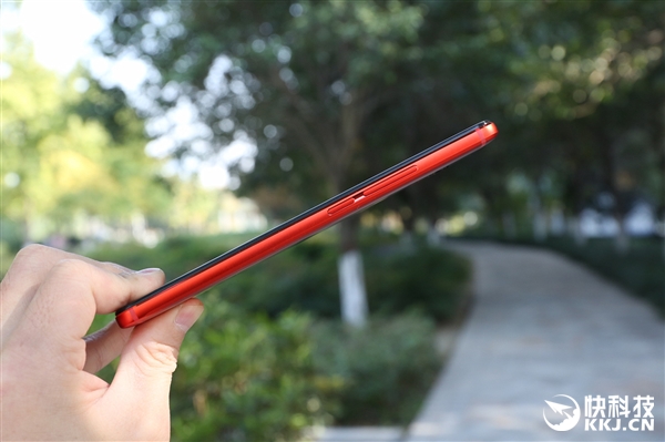 魅蓝Note 6猩焰红开箱图赏：千元机颜值巅峰