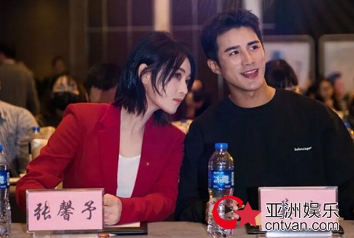 张馨予短发亮相 英气干练率真甜美！