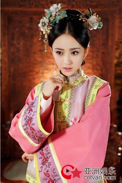 古装美人佟丽娅时髦起来，整条街都为她打电话！