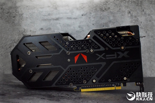 讯景秀非公版RX Vega：奇葩的供电接口