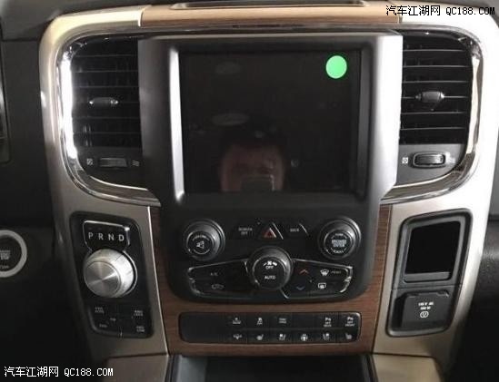 17款道奇公羊1500叛逆者四幅方向盘解析