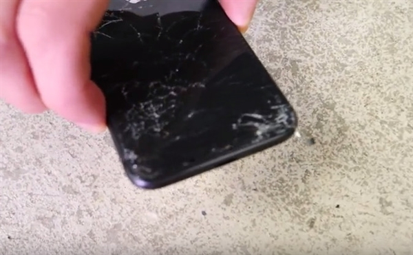 万万没想到!iPhone X/iPhone 8对比跌落测试:结果神逆转