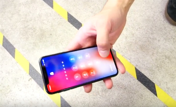 万万没想到!iPhone X/iPhone 8对比跌落测试:结果神逆转