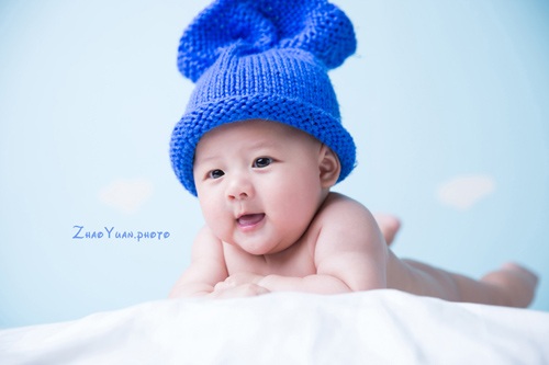 『新生儿如何抱 8种安全姿势任你挑』新生儿如何抱 8种安全姿势任你挑